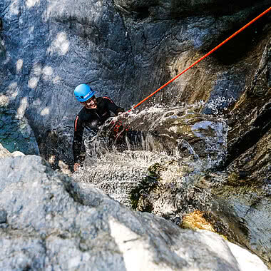 Person beim Canyoning - Funsport Zillertal