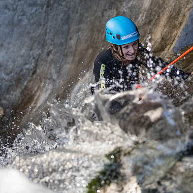 Person beim Canyoning - Funsport Zillertal