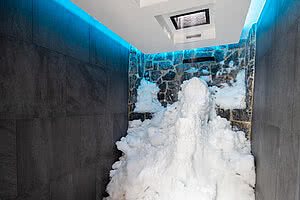 Schneehöhle im 5 Sterne Wellnesshotel STOCK resort